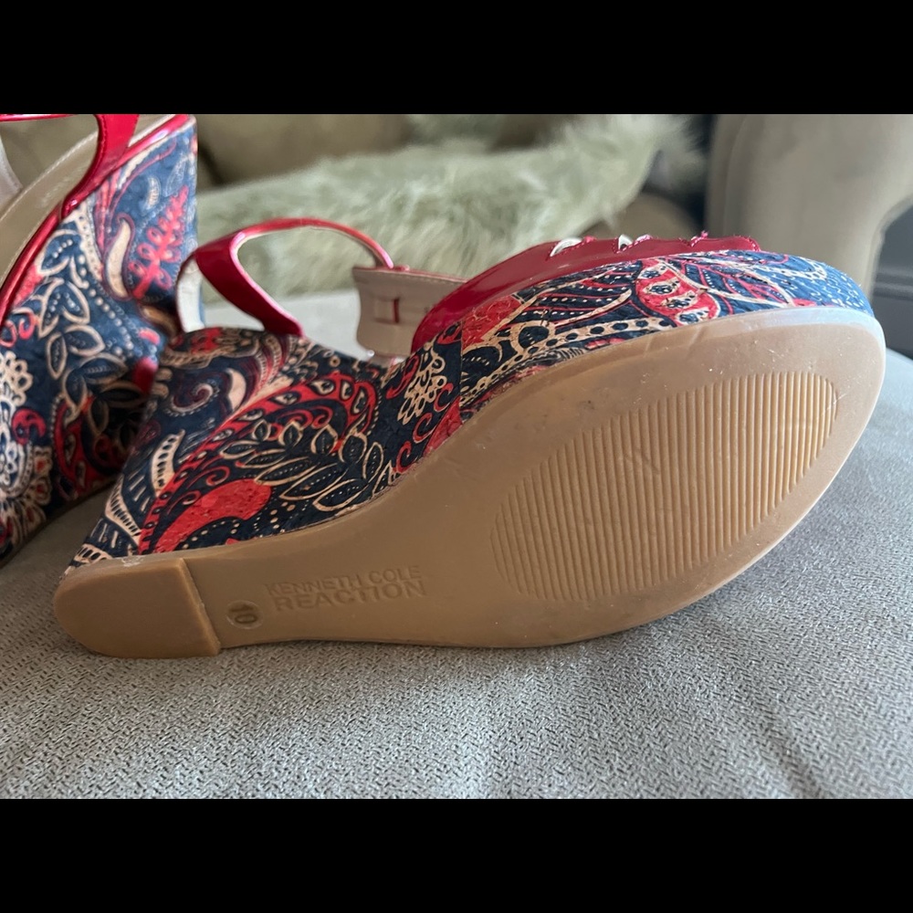 Kenneth Cole Reaction Red Wedges - Picture 2 of 3
